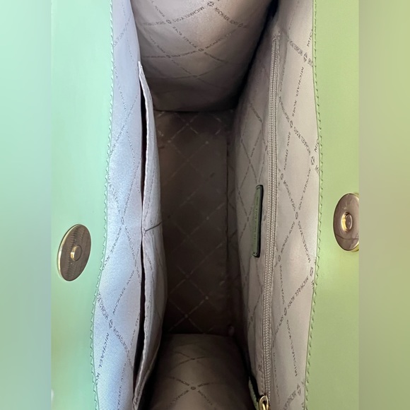 Michael Kors Kenly Large Tote Shoulder Bag (Light Sage) - Picture 4 of 9